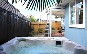 Havelock North Home - Spa Pool, Wood-Burner Fire, Comfy Beds